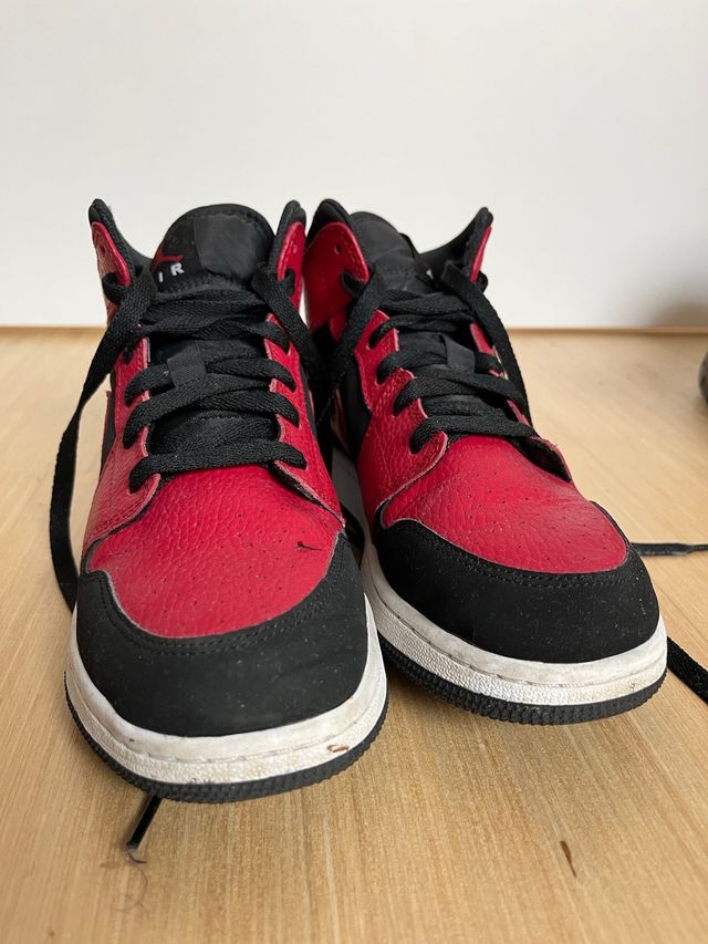 Air Jordan 1 Mid Rojas y Negras