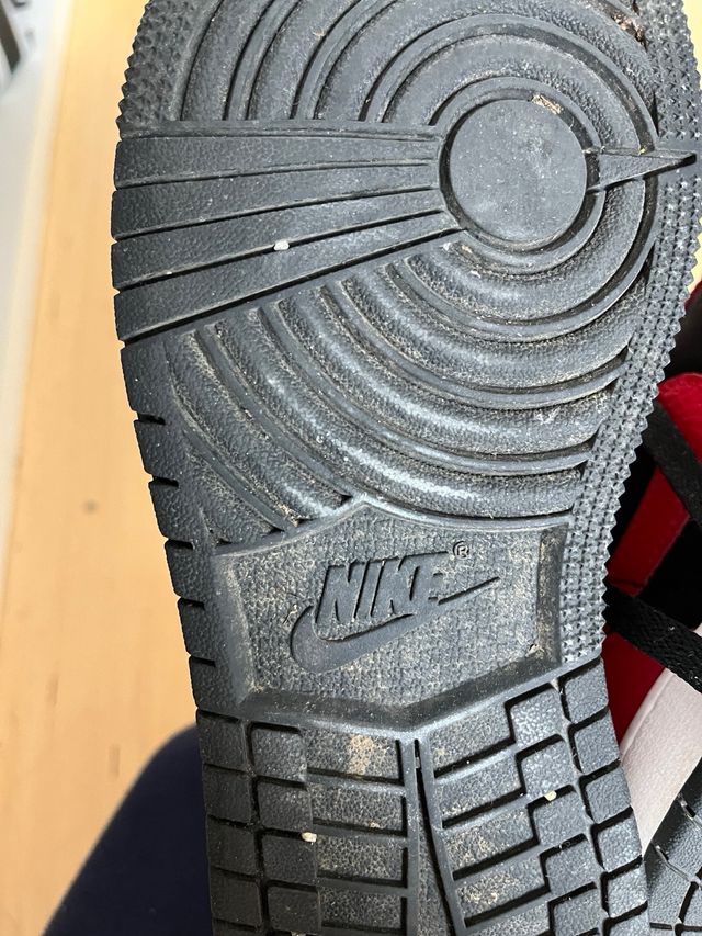 Air Jordan 1 Mid Rojas y Negras