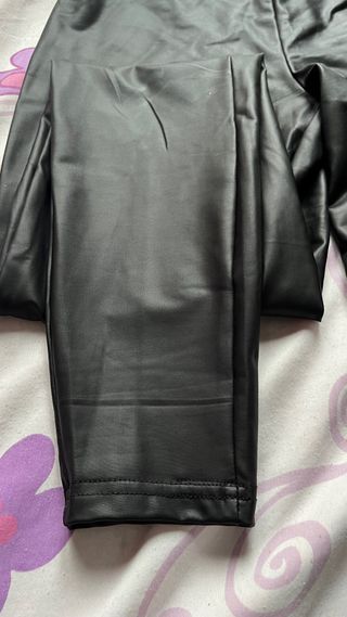 Leggings efecto piel negros