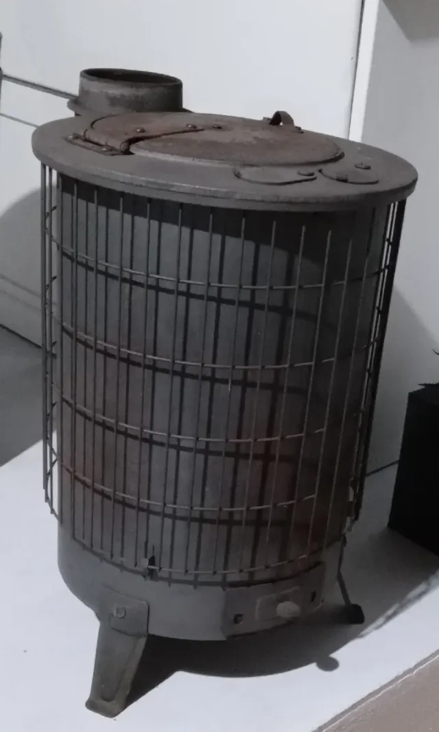 Estufa leña metal negra/gris solo venta en persona