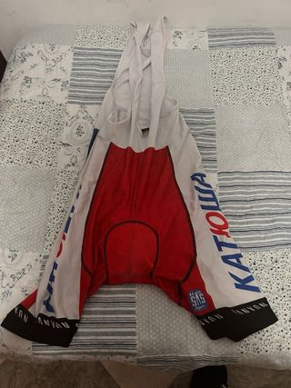 3 equipaciones completas XL, válido para talla L