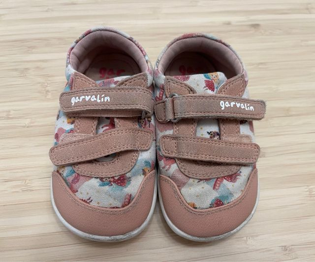 Zapatos de niña.Zara, Garvalín, Decathlon. T23-24