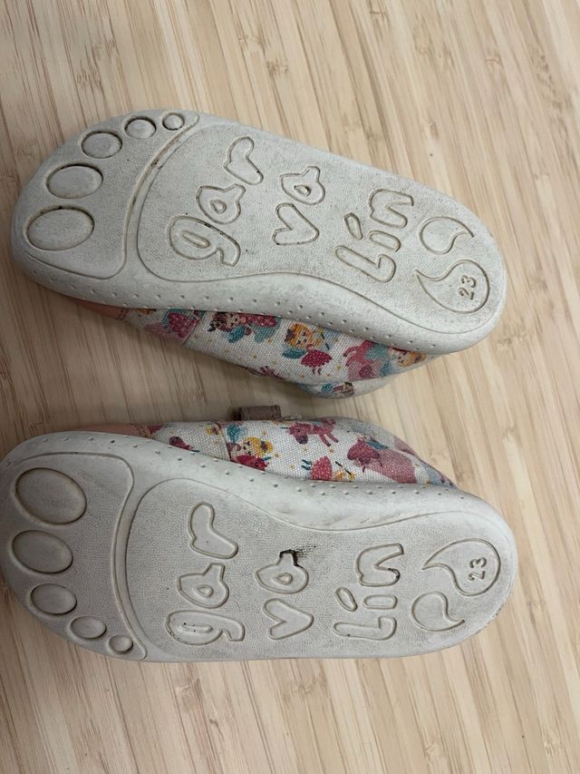 Zapatos de niña.Zara, Garvalín, Decathlon. T23-24