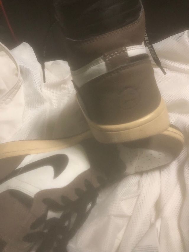 Jordan 1 High OG Travis Scott Marrón/Blanco