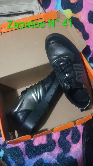 Zapatos Talla N° 41 Negros y Sandalias Talla N°40