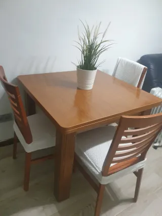Mesa extensible madera con 4 sillas