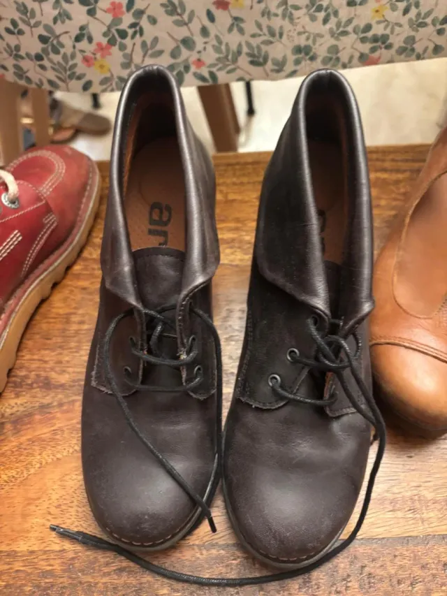 Botines ART de piel negro.