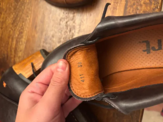 Botines ART de piel negro.