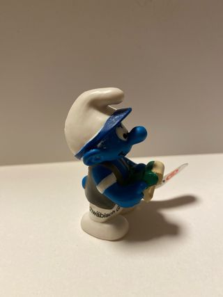 Figura Pitufo con rollo de papel