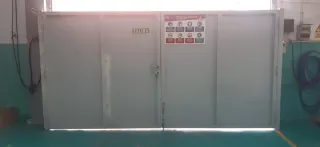 Puerta metálica gris