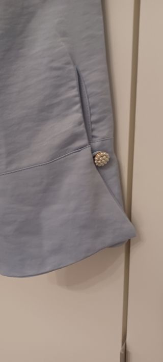 Camisa Zara azul con volantes con etiqueta