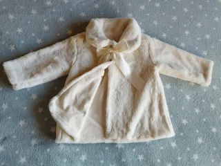 Abrigo y capota, 12 meses. SIN ESTRENAR