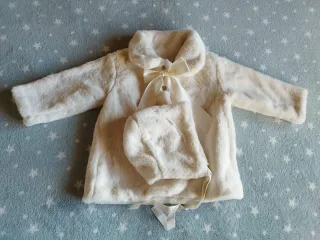 Abrigo y capota, 12 meses. SIN ESTRENAR