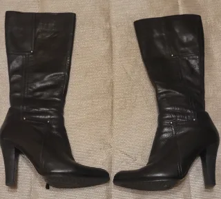 Botas altas negras con detalles de  tachuelas