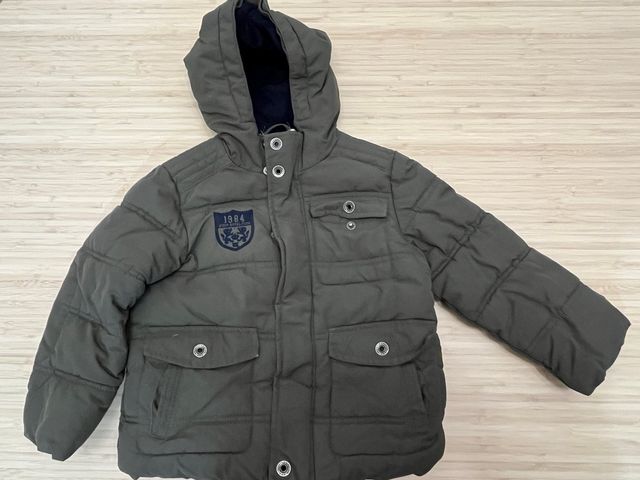 Chaqueta invierno verde oscura. Talla 2/3