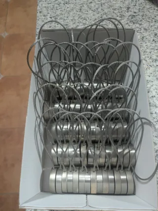 30 cuelga cortinas magnéticos plateados.