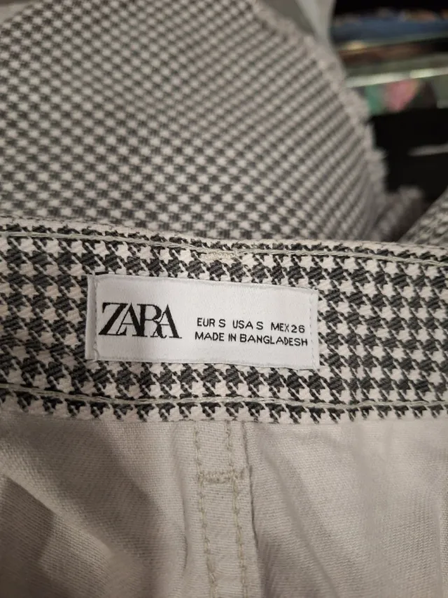 Minifalda Zara gris y blanco