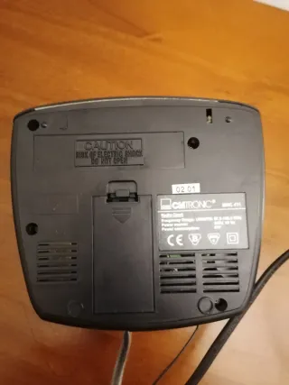 Radio Despertador Clatronic.