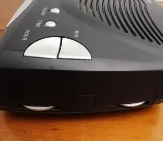 Radio Despertador Clatronic.