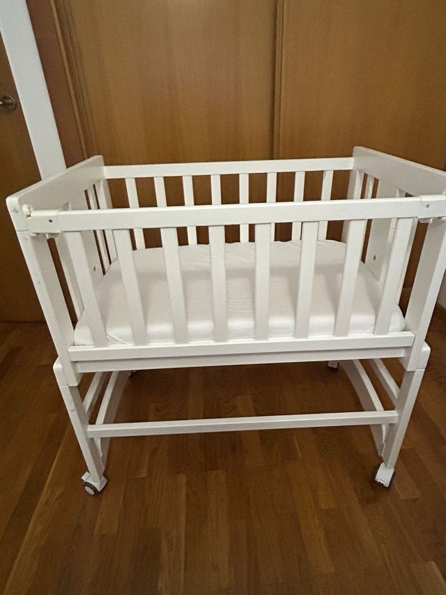 Cuna bebé blanca con colchón y funda