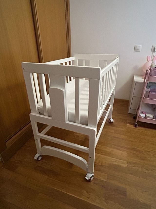 Cuna bebé blanca con colchón y funda