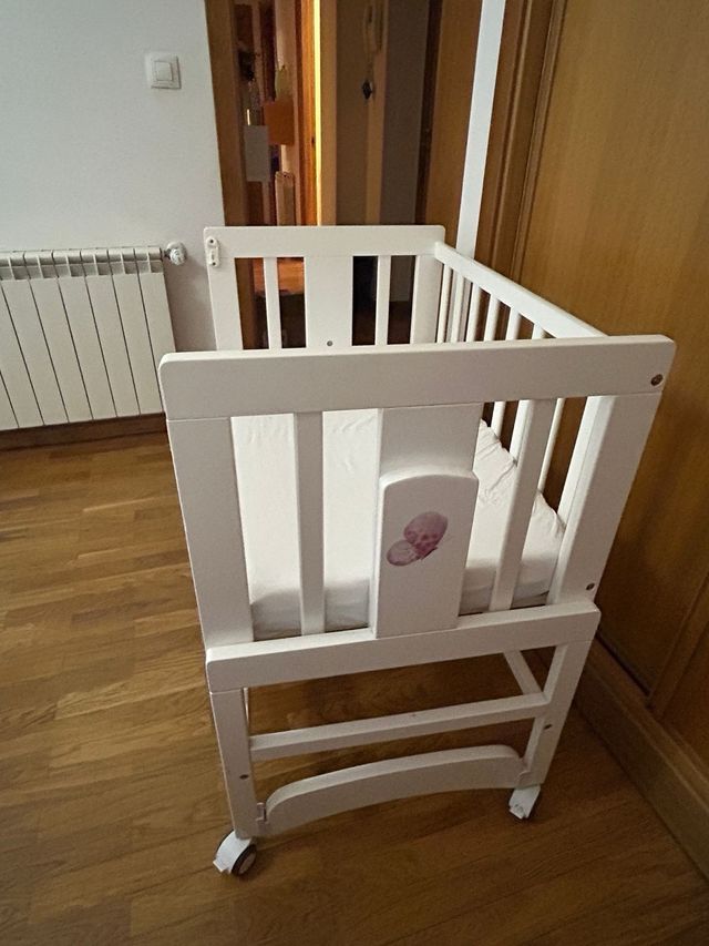 Cuna bebé blanca con colchón y funda
