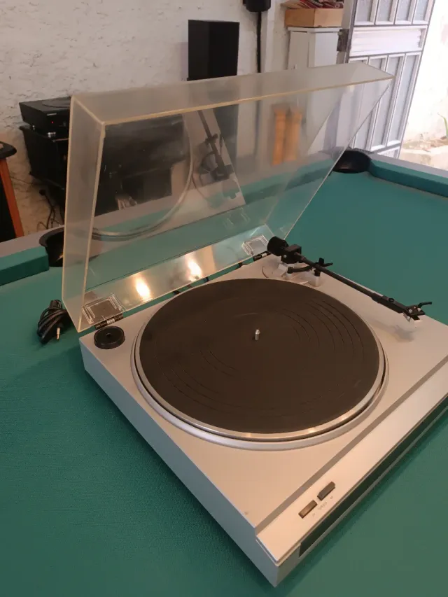 Tocadiscos Sharp