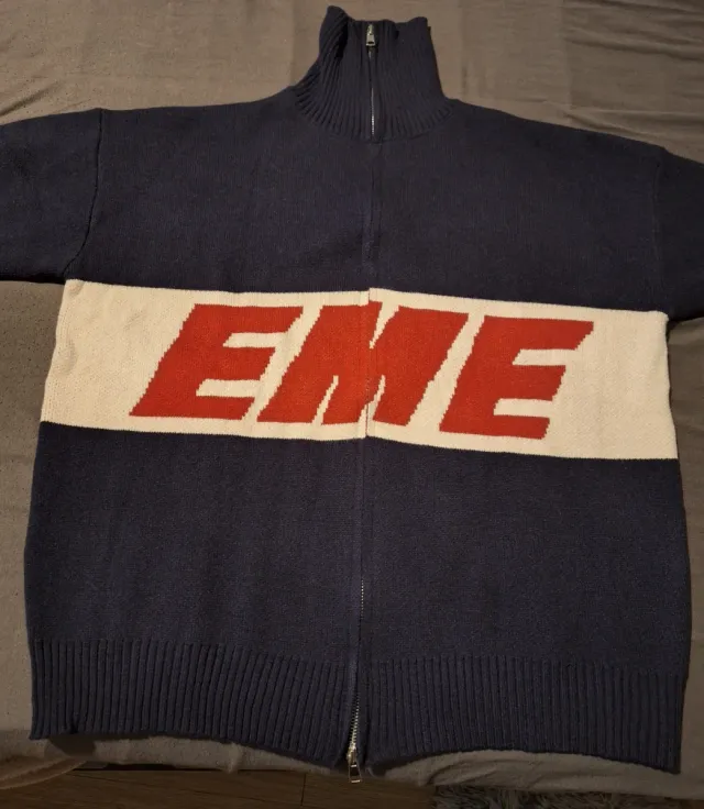 Jersey Eme Studios cremallera azul y rojo