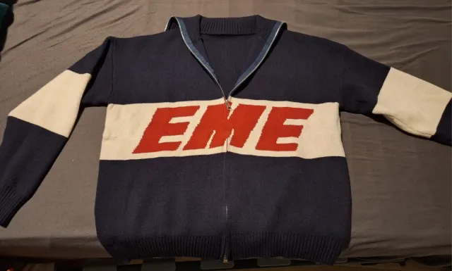 Jersey Eme Studios cremallera azul y rojo