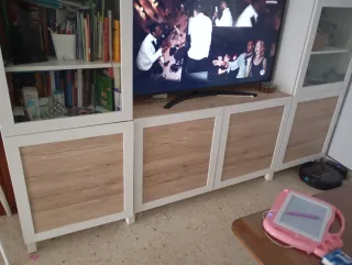 Mueble de salón madera y cristal