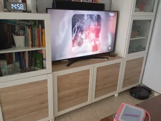 Mueble de salón madera y cristal