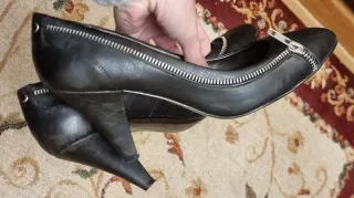 Zapatos de tacón negros con cremallera