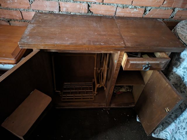 MUEBLE CASTELLANO PARA MAQUINA DE COSER