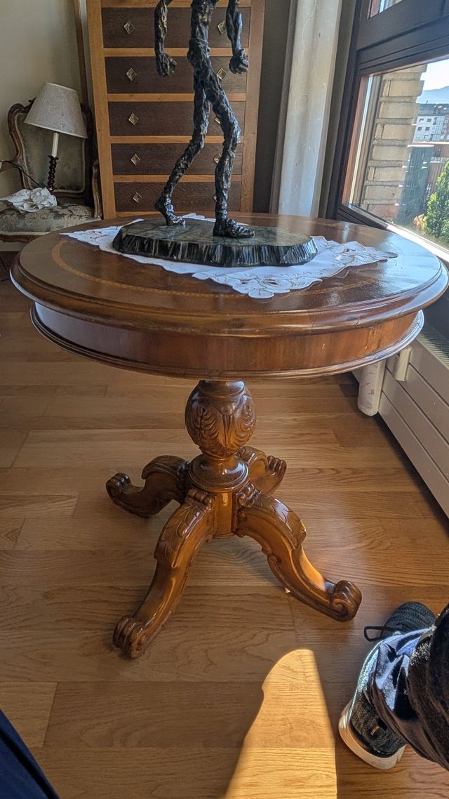 Mesa redonda de roble