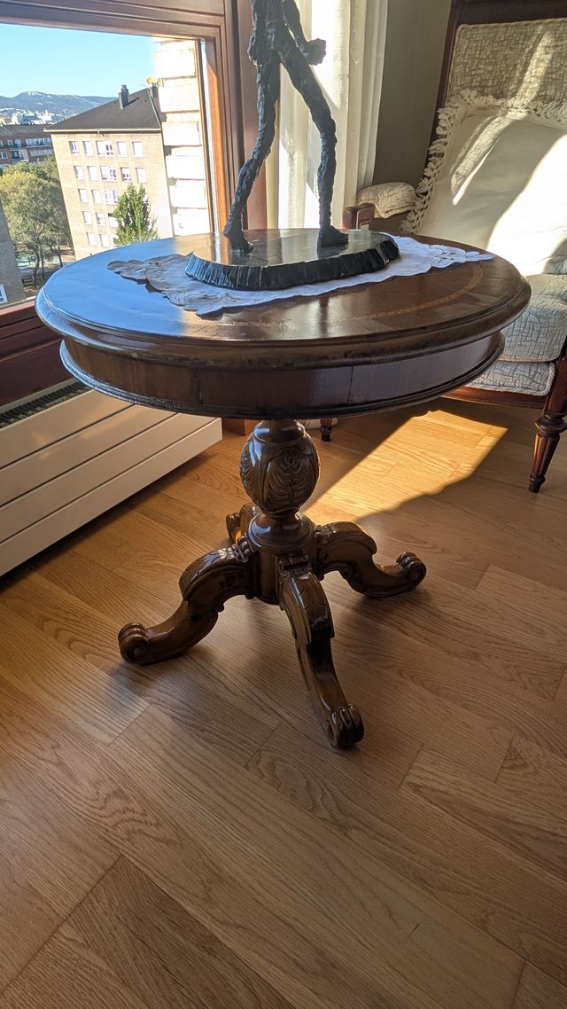 Mesa redonda de roble