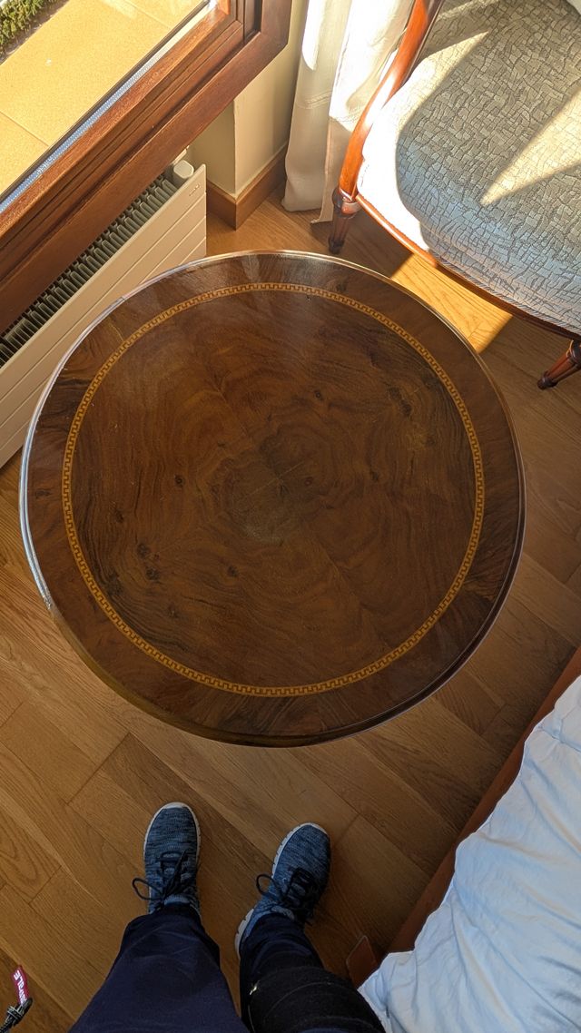 Mesa redonda de roble