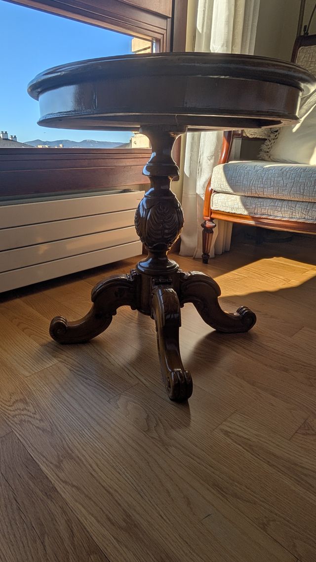 Mesa redonda de roble