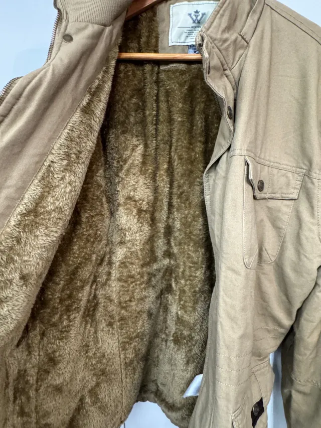 Chaqueta de hombre beige con forro