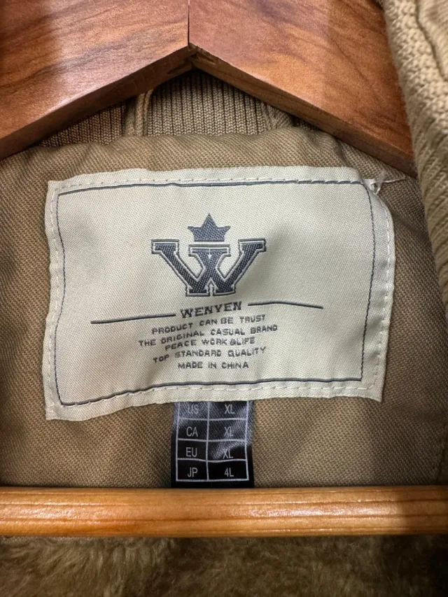 Chaqueta de hombre beige con forro