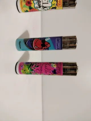 Pack 26 •  4 accendini Clipper con fantasie