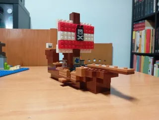 Lego Minecraft Barco Pirata y Criaturas