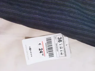 Pantalón espiga Zara gris con etiqueta