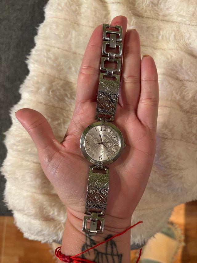 Reloj Guess Plateado Elegante Original