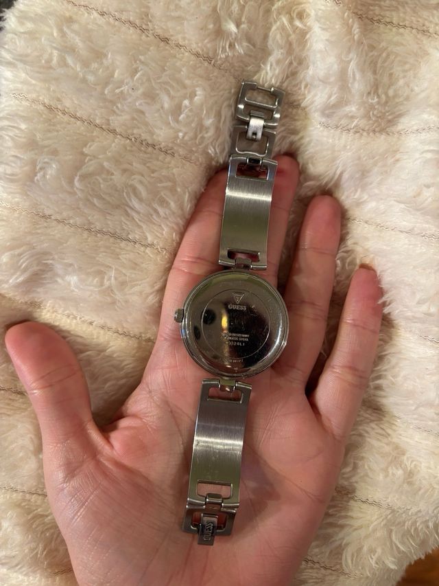 Reloj Guess Plateado Elegante Original