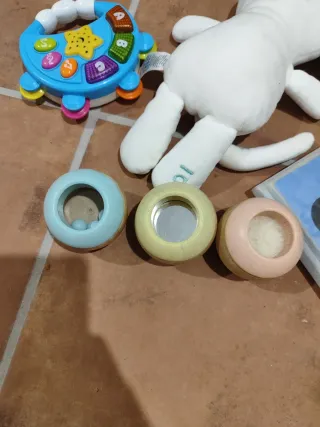 Lote juguetes bebé: peluche, sonajero, libro, bola