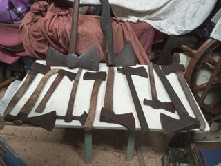 Lote de hachas antiguas