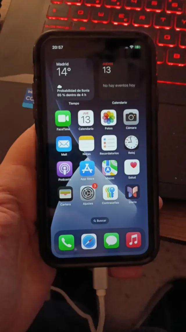 iPhone 11 64GB Negro 81% Batería con funda perfect