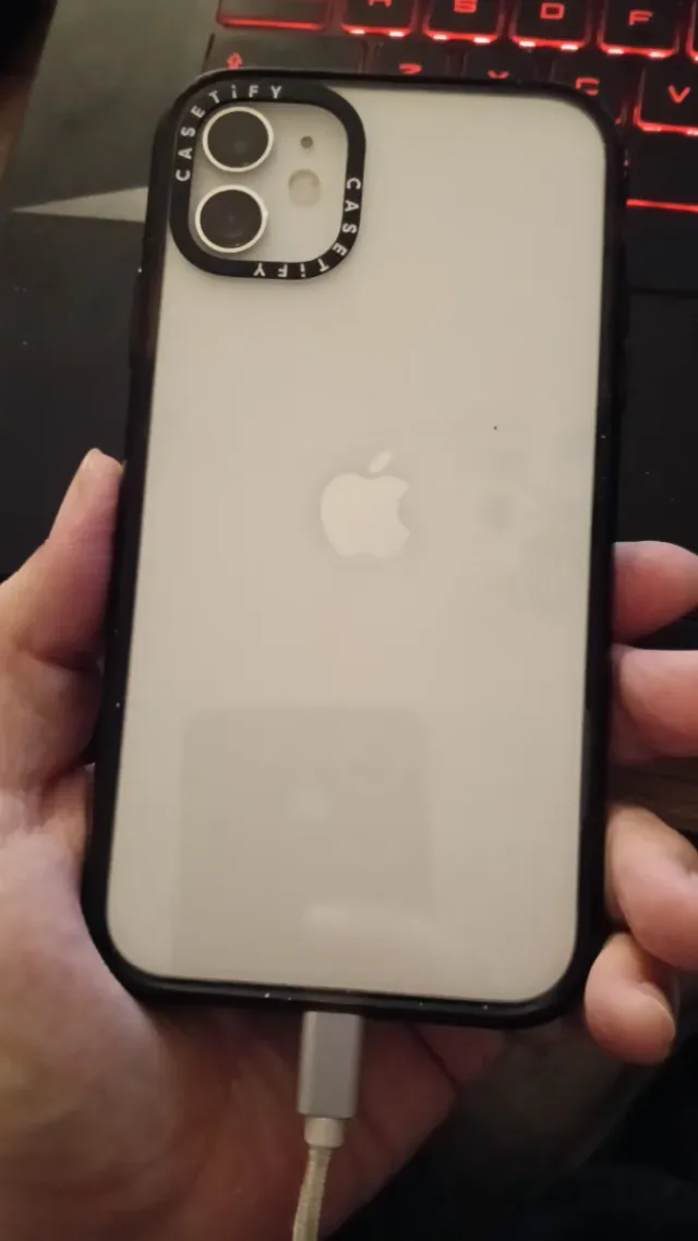 iPhone 11 64GB Negro 81% Batería con funda perfect