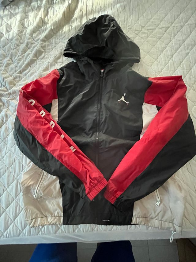 Chubasquero Jordan Negro y Rojo