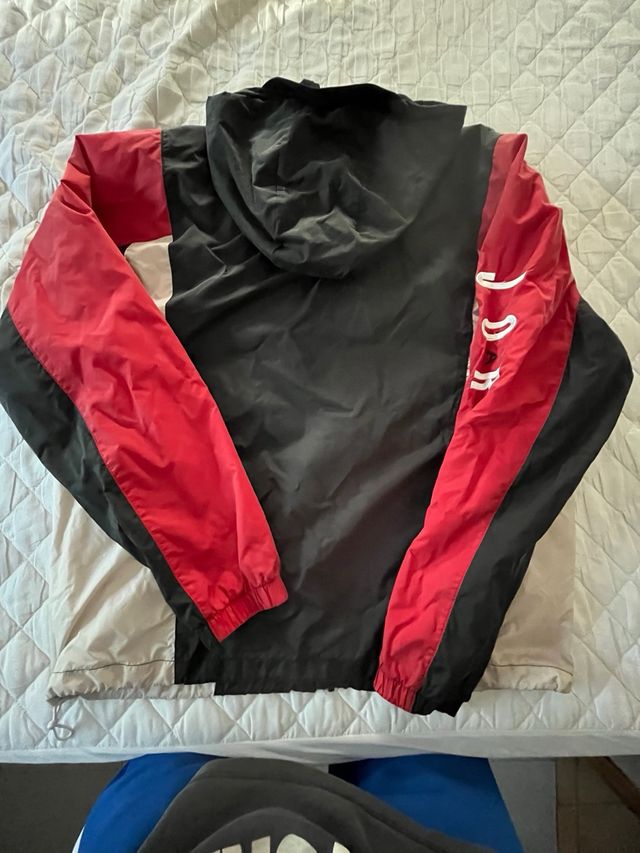 Chubasquero Jordan Negro y Rojo